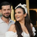 Pevačica od muža dobila ogrlicu od: 8.000 evra Fudbaler nije štedeo: "Ovaj poklon duboko ju je dirnuo"
