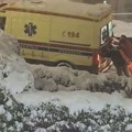 Lekari Hitne pomoći čiste sneg da bi došli do pacijenata, građani besni! Nestvaran snimak iz Hrvatske