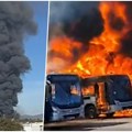 Skoro 30 autobusa izgorelo u požaru, gusti crni dim prekrio grad! Sprovedena hitna evakuacija, vatrogasci u smrtonosnom klinču…