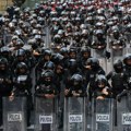 Ovo nikad niste videli: Pogledajte "korteo" policije pred meč Meksiko - Južna Afrika na otvaranju SP