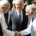 Papa Lav XIV uspešno operisan u rimskoj bolnici Đemeli