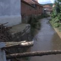 Obilne padavine potopile kuće u Pečenjevcu. Evakuisano 9 osoba