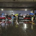 Završen protest: Demonstrante rasterala kiša, najuporniji blokirali most do kraja