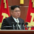 Severna koreja: Kim Džong Un naredio povećanje proizvodnje projektila i drugog naoružanja