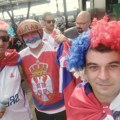 Spektakularan snimak slavlja navijača Srbije u manili: Pogledajte šta su uradile Nišlije uz pesmu Svilen konac (video)
