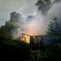 Gusti dim vidljiv sa obale dunava: Požar u Novom Sadu: Vatrogasci na terenu (foto)