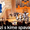 Ceca na aparatima: Umetnici izveli "Pazi s kime spavaš" u operi, orila se cela dvorana! Smete li da odslušate?