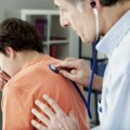 Alarmatni slučajevi "kokičarskih pluća": Zašto su mladi na udaru opasne neizlečive bolesti?