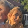 Mini zlatna haljina, štikle i punđa: Čeda Jovanović grli ćerku i ispraća je na matursko veče, a ona prava lepotica: "Anđelija…