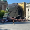Poljaci pravili haos u centru Beograda: Palili baklje, pa razbijali izloge u centru, policija hapsila