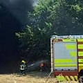 Prvi snimak masovnog požara u Novom Sadu: Crni dim guši kuće, ništa se ne vidi, vatrogasci se bore sa stihijom