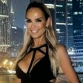 Boli koliko je zgodna! Poznata Srpkinja (54) u dekoltiranoj haljini u Dubaiju: Evo šta svaki dan radi da bi ovako izgledala…