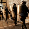 Eksplozija nasilja u Atini; Molotovljevi kokteli bačeni na policijsku stanicu