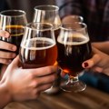 Svetski gigant počeo da razvodnjava pivo: Cene drastično skočile