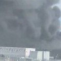 Ogroman požar u Londonu, više od 100 vatrogasaca na terenu! Paralisan železnički saobraćaj kod London Bridža (video)