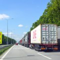 Na graničnom prelazu Batrovci teretna vozila čekaju osam sati na izlaz iz zemlje