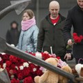 Дан жалости у Русији: Грађани пале свеће испред концертне дворане у Москви