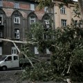 Nevreme pogodilo Hrvatsku, delovi Zagreba bez struje, u Vinkovcima vetar čupao stabla