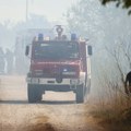 Gusti dim uplašio Beograđane: Buktao požar na Karaburmi, vatrogasci se izborili sa vatrom VIDEO