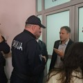 Performans Kreni-promeni u Skupštini: Zbog balona sa likom predsednika reagovala policija. Novaković poručio: Moju sliku…