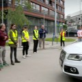 Vozač pokušao da probije blokadu studenata i građana, „morao da žuri da završi obaveze“: Incident kod suda u Novom…