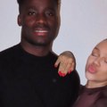 (Foto) naša pevačica (23) je trudna sa fudbalerom iz Afrike a: sada se utegla u usku haljinu i svi su oduševljeni: Ovako…