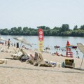 Zvanično otvorena gradska plaža u Sremskoj Mitrovici: "Imamo sve - red, spasioce, lekara i besplatne sadržaje"