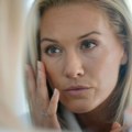 Kako da vam šminka izgleda besprekorno i na plus 40? Profesionalci se služe ovim trikom, provereno radi