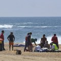Drama na popularnoj plaži! Turistima odjednom pozlilo, više od 100 ljudi u bolnici: Okupali su se, a onda je počeo horor