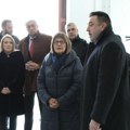 Gojković obišla rekonstruisanu salu OŠ i fabriku vode u Odžacima