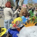Niš: Mališani kroz defile šešira pokazuju kreativnost i humanost