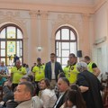 Haos u Skupštini Užica: Obezbeđenje htelo da izbaci odbornika opozicije