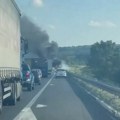 Automobil planuo na auto-putu kod Begaljičkog brda! Gužve u smeru ka Nišu, snimak požara kruži mrežama (video)