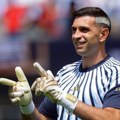 Čelsi hitno dovodi golmana – Sančez opet "kiksira", stiže Emi Martinez