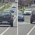 "Samo da ne povede nekog nedužnog sa sobom": Vozač pretiče preko pune linije dok mu u susret idu automobili