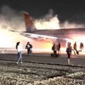 Ruski avion buknuo u Turskoj Objavljeni novi snimci i detalji nesreće na aerodromu u Antaliji (video)