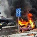 Ватра куља из таксија у Крагујевцу, од возила остао само лим