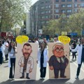 Studenti ekonomije u Kragujevcu potpuno blokirali zgradu zbog najave onlajn nastave