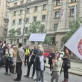 Protest ispred Upravnog suda, blokirana jedna traka Nemanjine