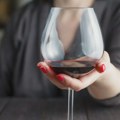 Umesto čaše crnog vina, ovih pet namirnica donosi još više koristi za srce