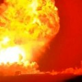 "Ne približavajte se lokaciji": Maskova raketa eksplodirala pri lansiranju, izbacila vatrenu loptu u nebo (video)