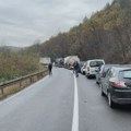 Učesnici protesta u Užicu blokirali magistralu ka Zlatiboru, jednu od najprometnijih