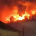 Veliki požar guta tržni centar u Petrovcu na Mlavi (video)
