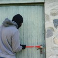 Uhapšen mladić koji je krao po novosadskim prodavnicama