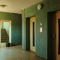 Penzionera (70) niko nije čuo ni video četiri dana - sin pozvao policiju, kada su došli i otvorili lift, prizor je sve ostavio…