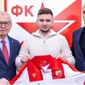 Zbog ovog poteza ga je dovela zvezda: Novi fudbaler crveno-belih u majici sa likom generala Pavkovića došao na promociju na…