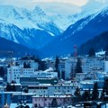 Ko će biti u Davosu: - a ko neće Tenzije oko Grenlanda i Ukrajine eruptiraće u Švajcarskoj: Tramp priprema haos, Putin šalje…