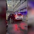 Snimak hapšenja osumnjičenog za paljenje automobila bake praseta: Policajci u punoj opremi izvukli mladića iz automobila…
