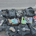 Carinici zaplenili skoro 100 pari patika i više od 600 elektronskih cigareta u tovaru kukuruza