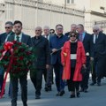 Članovi Đinđićeve vlade položili venac, poštu odale stranačke kolege i građani